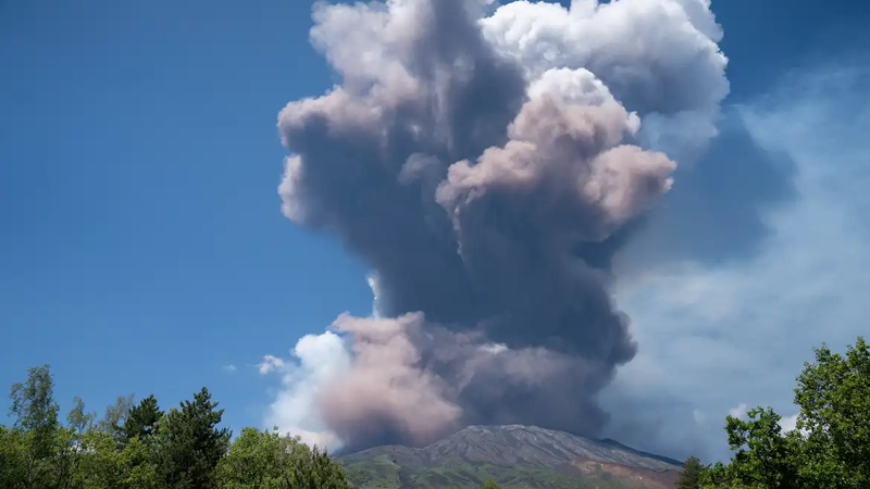 Erupção do Etna prolonga fechamento de aeroporto na Sicília