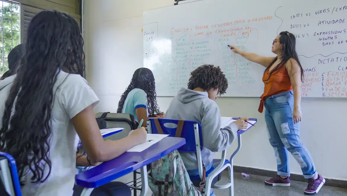 Escolas privadas fora de locais de votação terão aulas normais no DF