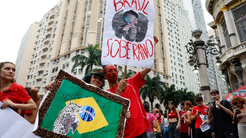 Estudantes fazem ato no Rio de Janeiro em defesa de voto em Lula