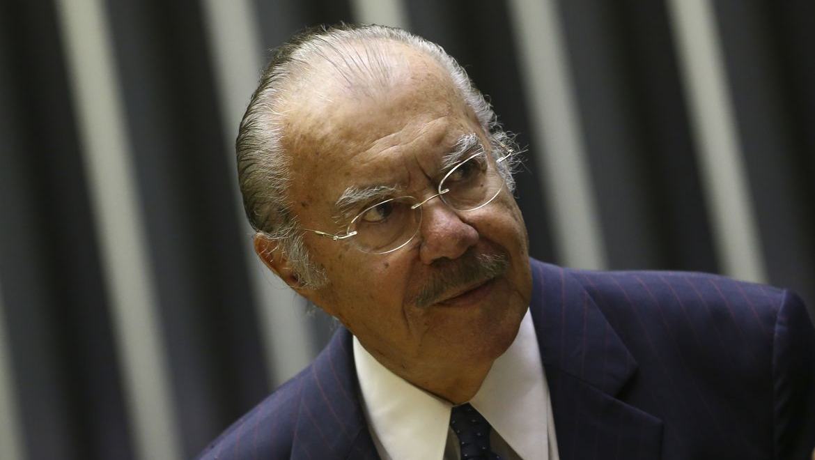 Ex-presidente José Sarney segue internado em hospital de São Paulo