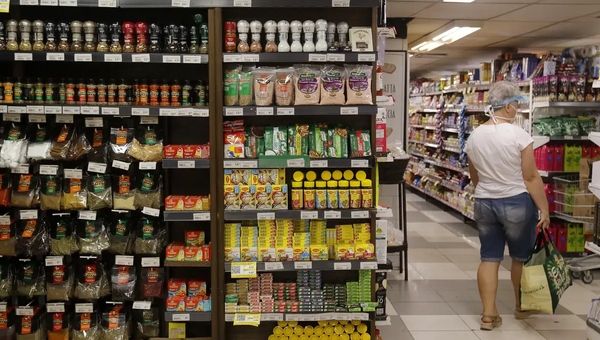 Fabricação de produto alimentício gerou mais emprego em 2024, diz IBGE