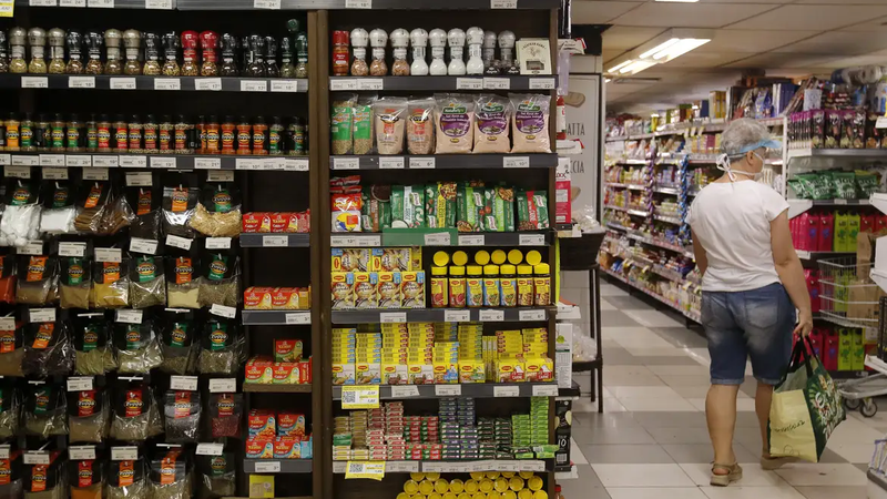 Fabricação de produto alimentício gerou mais emprego em 2024, diz IBGE