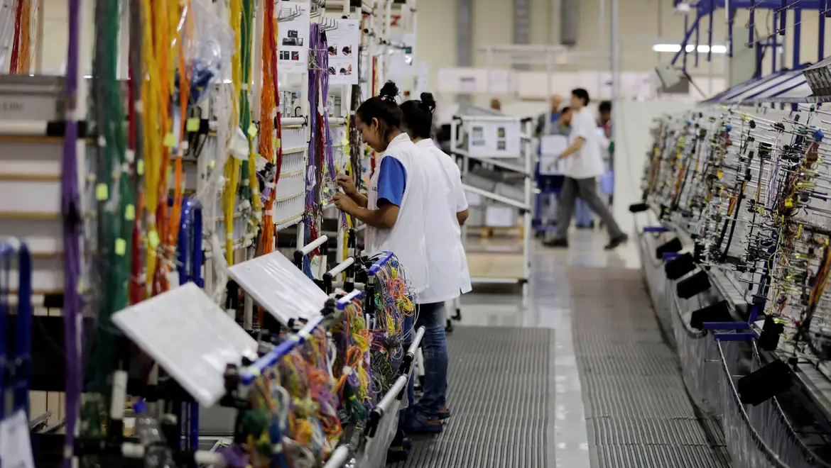 Faturamento da indústria cai 3,5% em agosto, informa CNI