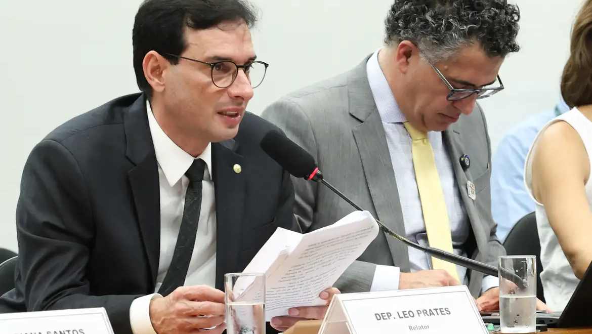 Fim da escala 6x1: relator propõe que um dia de folga seja no domingo