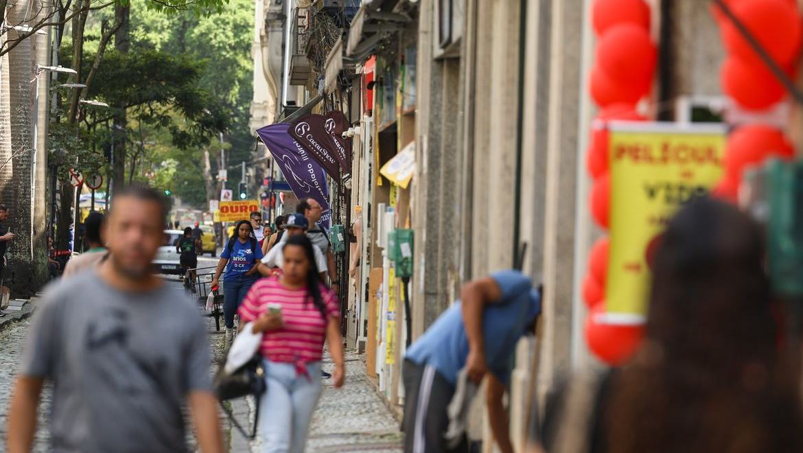 Fim da escala 6x1 traz esperança de mais tempo para família e saúde