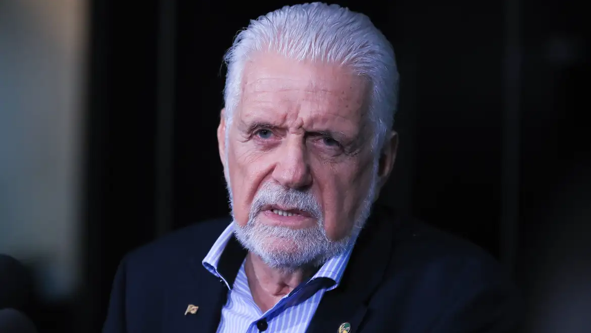 Jaques Wagner anuncia saída da liderança do governo no Senado