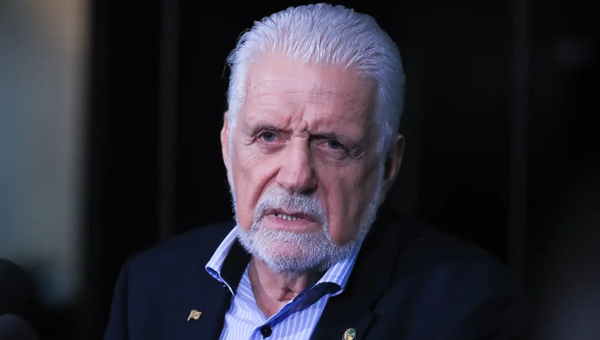 Jaques Wagner anuncia saída da liderança do governo no Senado