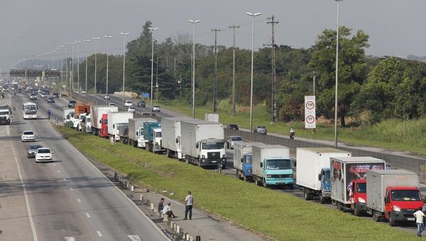 Lei garante frete mínimo no transporte de cargas; saiba o que muda