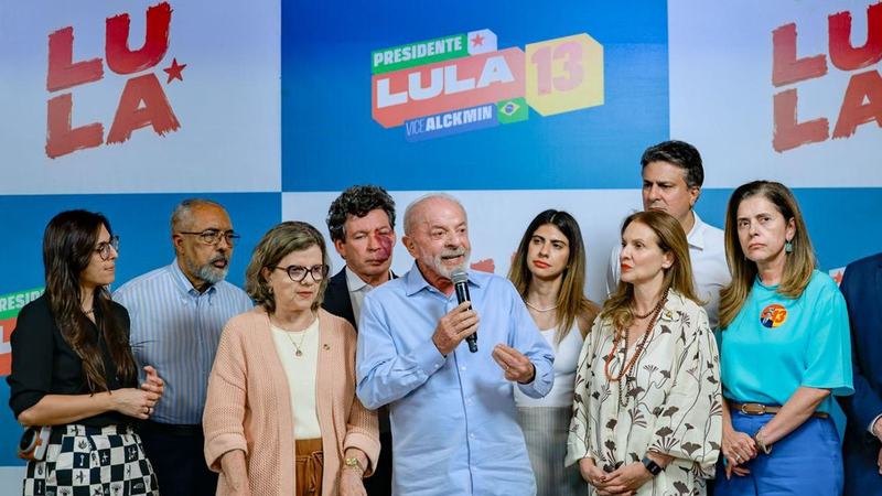 Lula celebra avanço do fim da 6x1 e defende investimento público