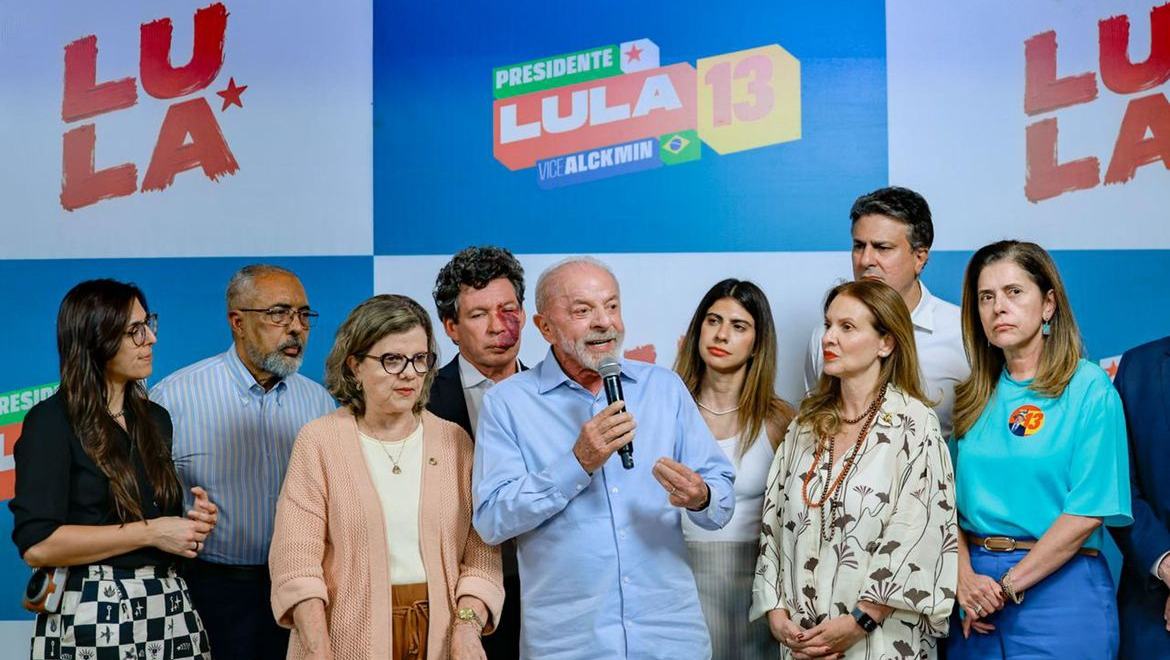 Lula celebra avanço do fim da 6x1 e defende investimento público