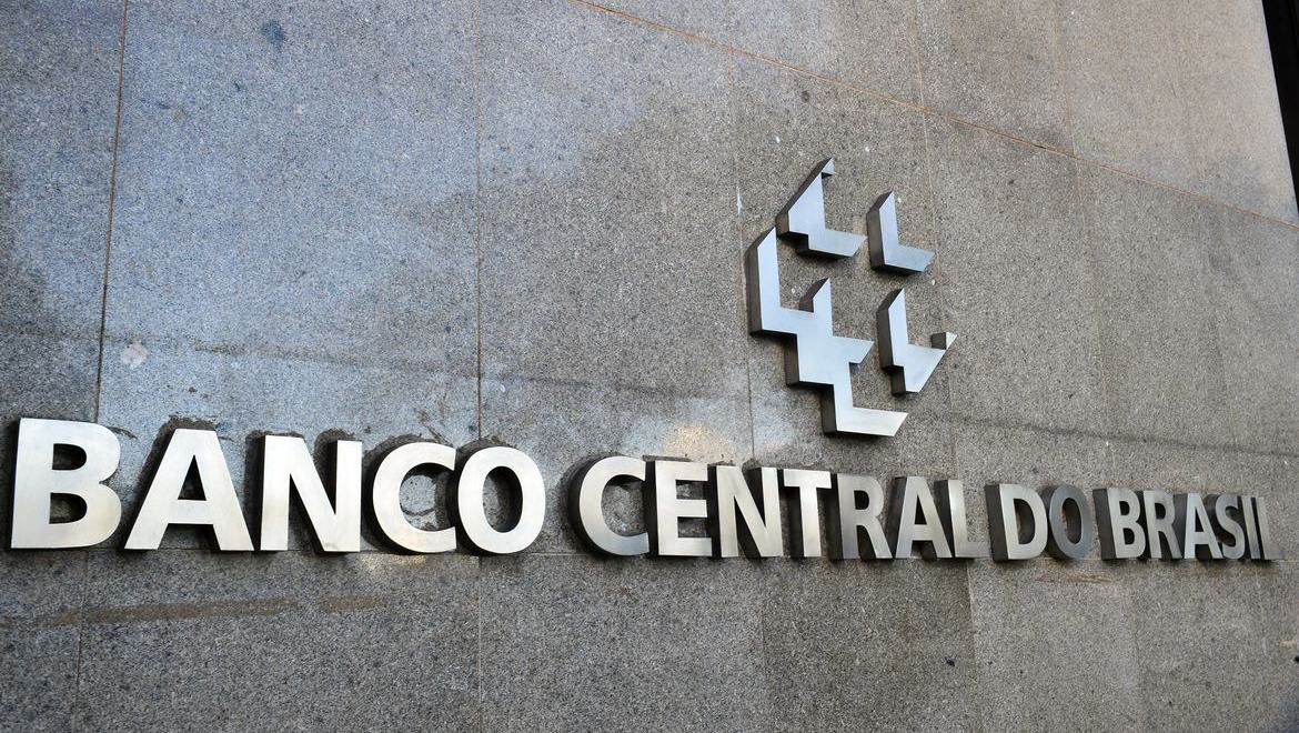 Mercado financeiro reduz previsão da inflação para 5% este ano