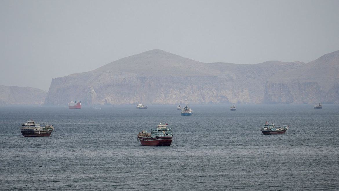 Navios já navegam pelo Estreito de Ormuz sob plano de retirada da ONU