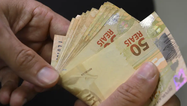 Número de superendividados no Brasil cresceu 75% em cinco anos, diz BC