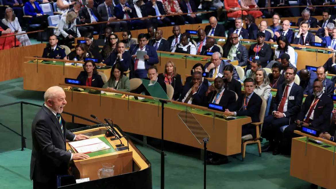 "O Brasil não cabe no quintal de ninguém”, diz Lula em discurso na ONU