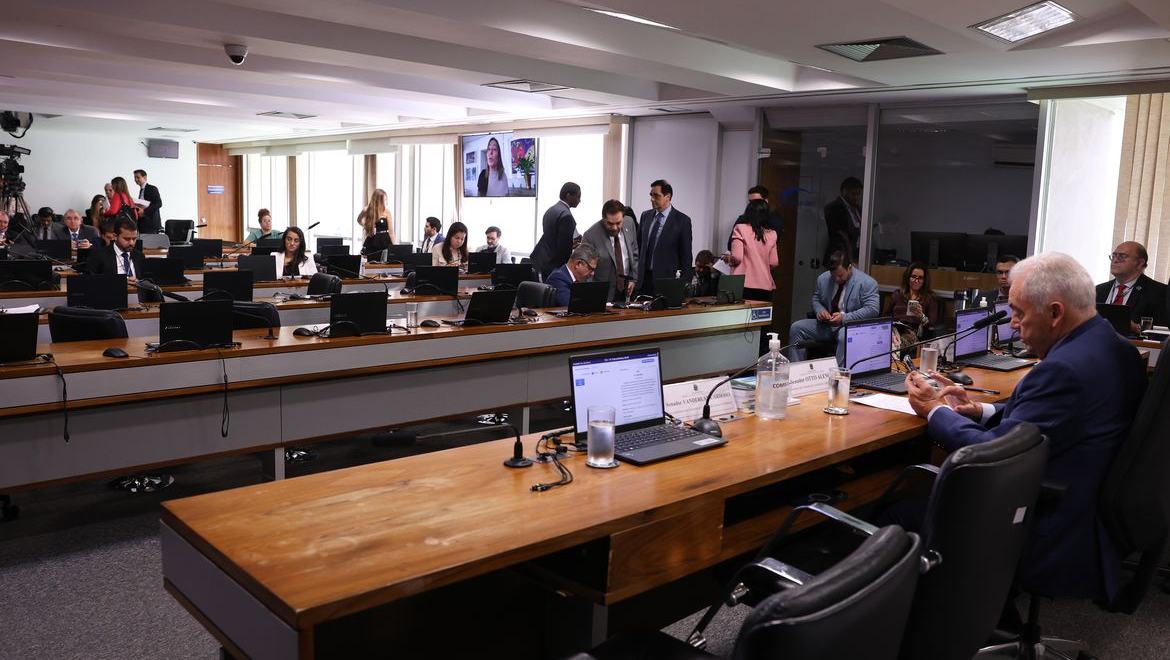 Pedido de vista adia votação de autonomia financeira do Banco Central