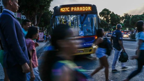 Pesquisa aponta que solidão e exaustão ampliam abstenção nas urnas