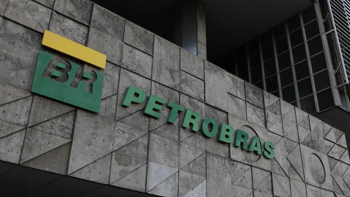Petrobras batiza primeiro navio a navegar com tripulação 100% feminina