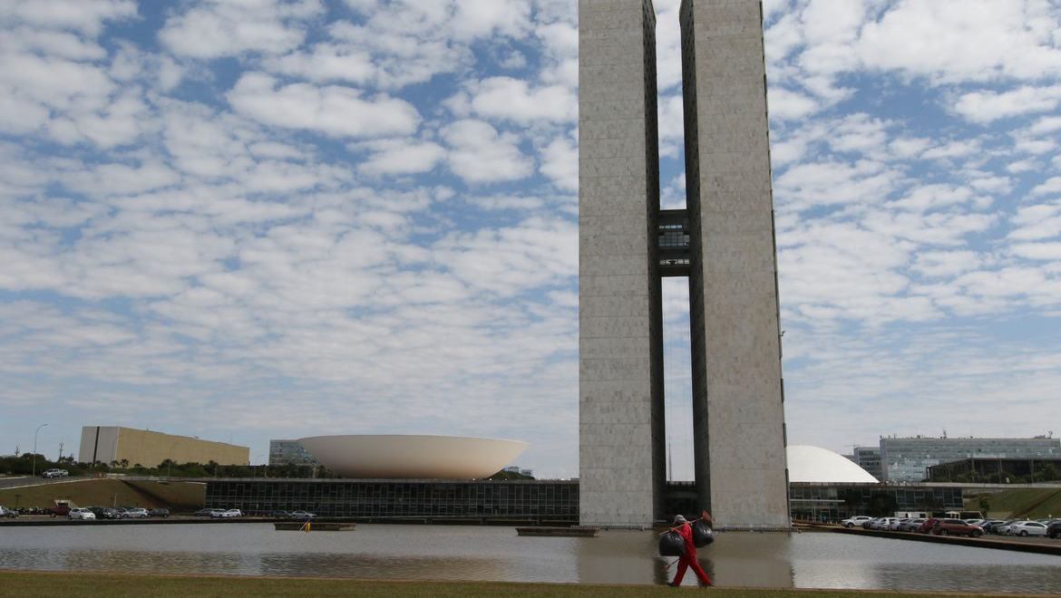 Presidente do Senado marca para segunda votação do fim da escala 6x1