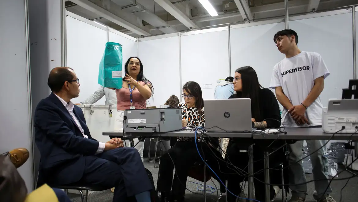 Presidente Petro denuncia fraude contra o voto na eleição da Colômbia
