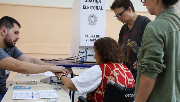 Primeiro turno contou com 43% mais eleitores de ao menos 70 anos