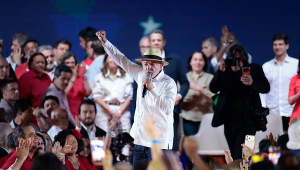 PT oficializa candidatura de Lula à Presidência