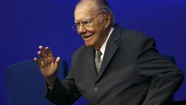 Sarney é internado no Sírio-Libanês para tratar pneumonia
