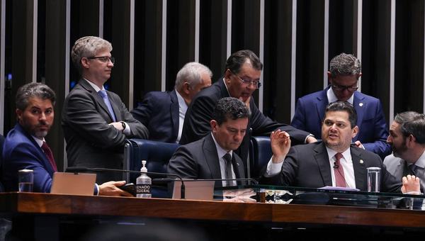 Senado aprova uso do Fundo do Pré-Sal para dívidas do agro