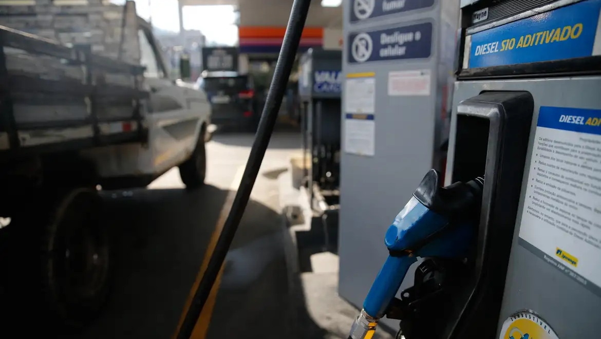 Subsídios à gasolina e ao diesel são ampliados após alta do petróleo
